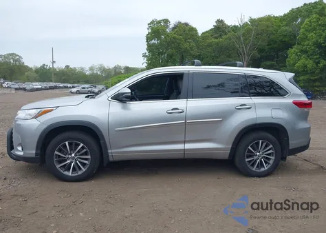 2018 Toyota Highlander Xle z USA, uszkodzony, nr VIN 5TDJZRFH9JS554891